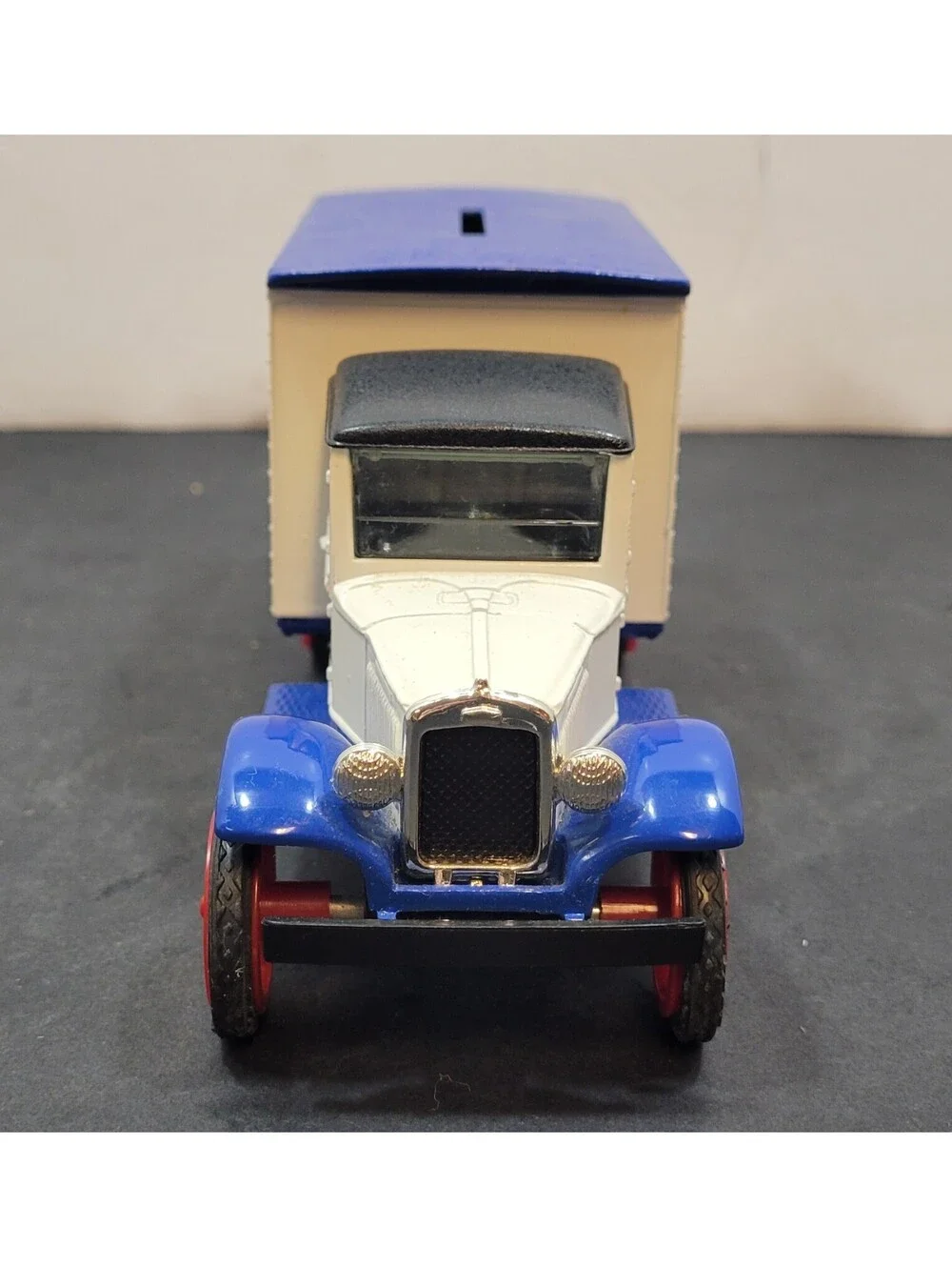 Vintage 1991 ERTL 1931 True Value Delivery Truck 1:34 Scale Die Cast Bank